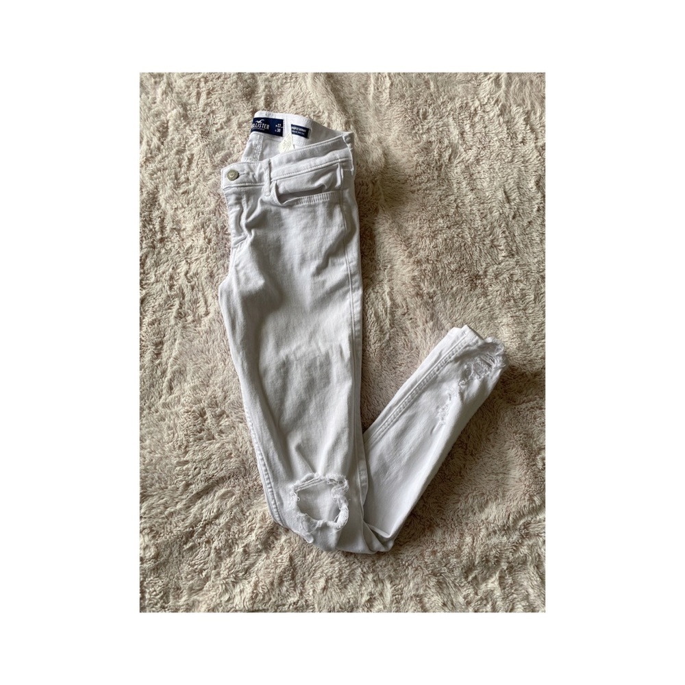 Hollister: White Ripped Jeans